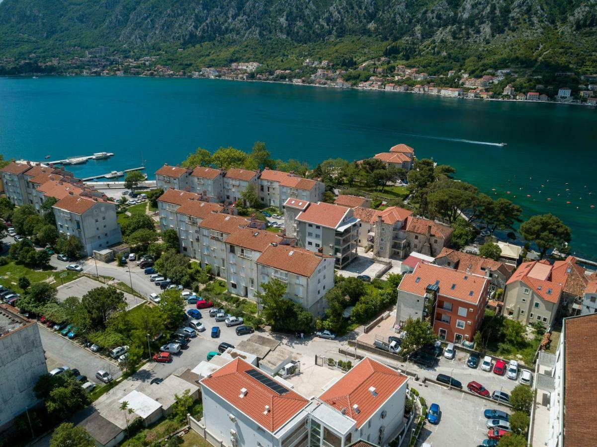 Maison W Kotor Luaran gambar